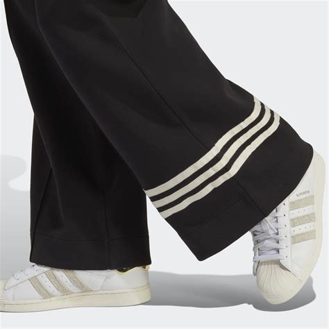 adicolor neuclassics track pants